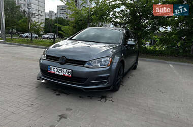 Хетчбек Volkswagen Golf 2015 в 