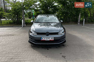 Хетчбек Volkswagen Golf 2015 в 