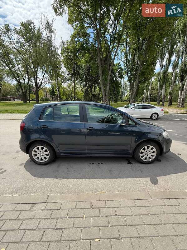 Хетчбек Volkswagen Golf 2005 в Запоріжжі