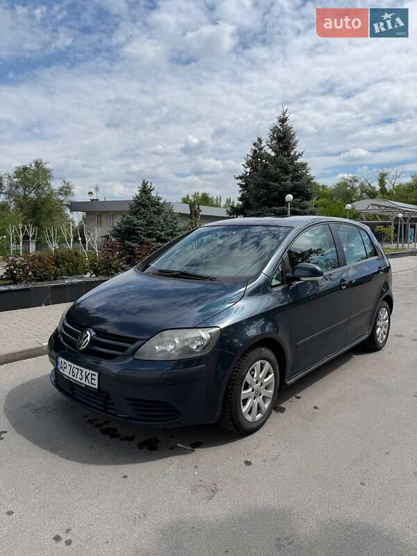 Хетчбек Volkswagen Golf 2005 в Запоріжжі