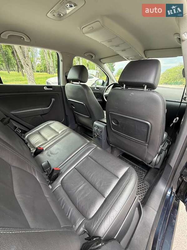 Хетчбек Volkswagen Golf 2005 в Запоріжжі