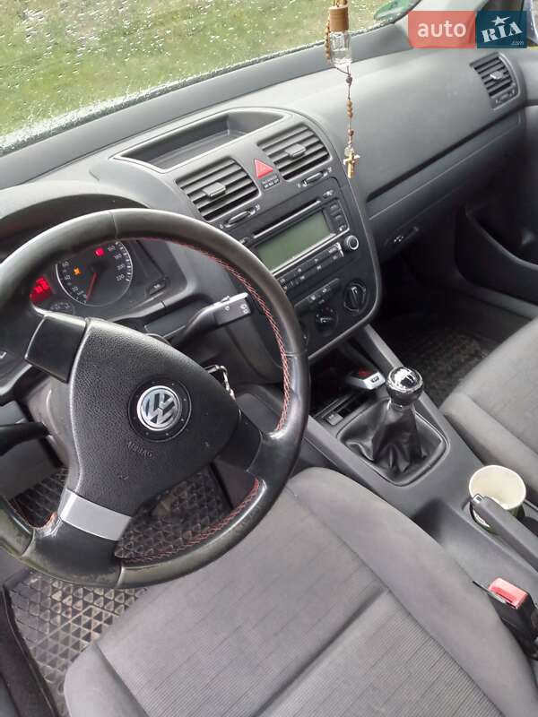 Хэтчбек Volkswagen Golf 2004 в Шептицькому