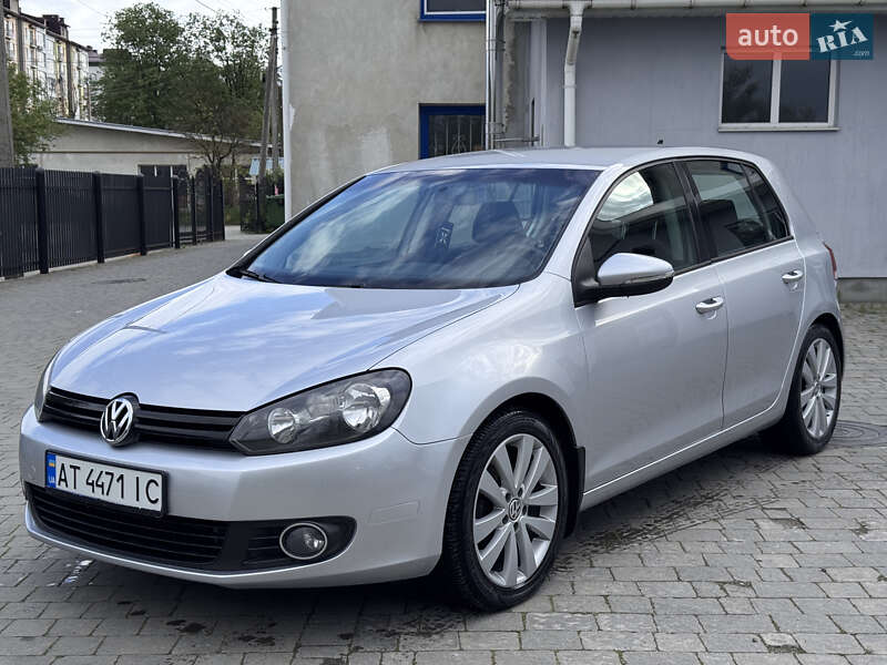 Хэтчбек Volkswagen Golf 2013 в 