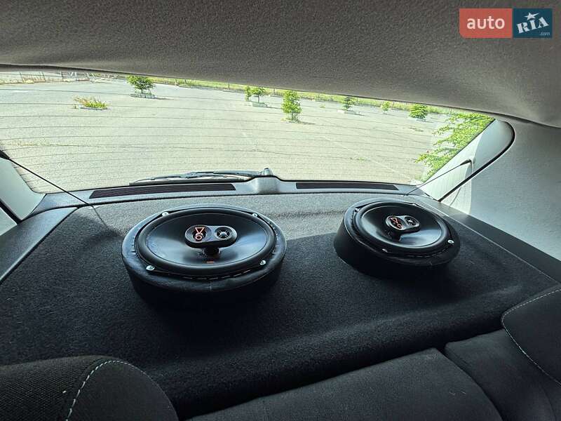 Хэтчбек Volkswagen Golf 2003 в Одессе