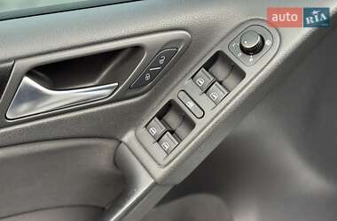 Хэтчбек Volkswagen Golf 2010 в 