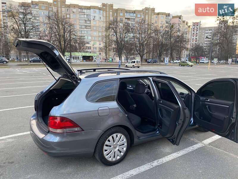 Универсал Volkswagen Golf 2010 в Броварах