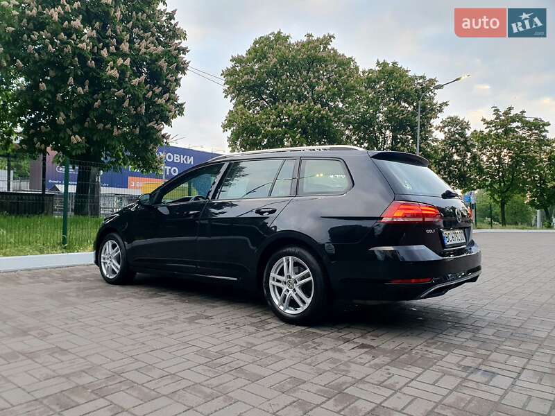 Універсал Volkswagen Golf 2020 в Києві
