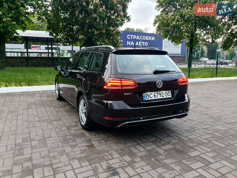 Універсал Volkswagen Golf 2020 в Києві
