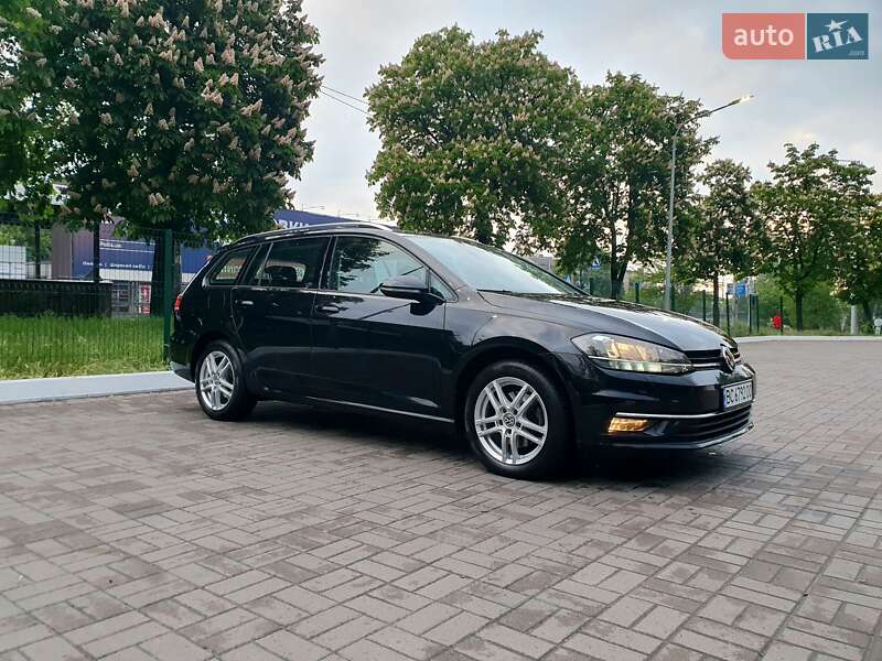 Універсал Volkswagen Golf 2020 в Києві