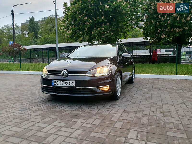 Універсал Volkswagen Golf 2020 в Києві