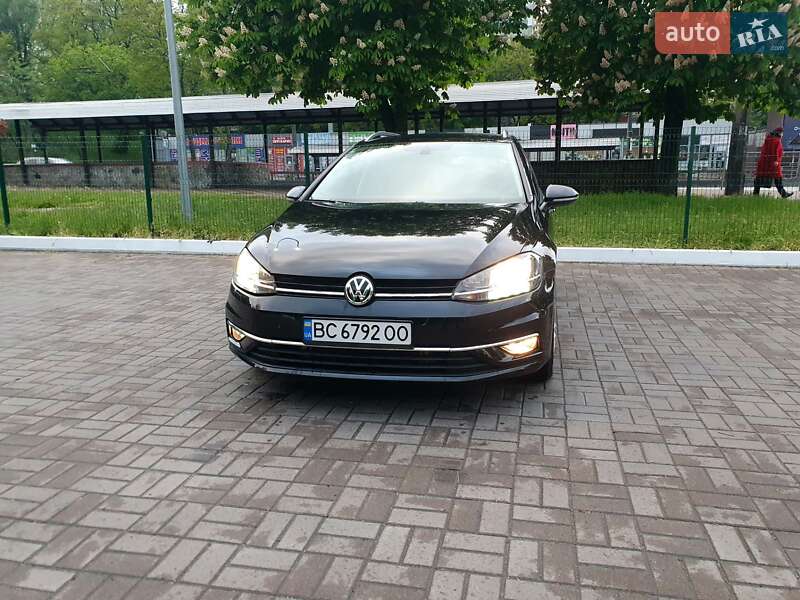 Універсал Volkswagen Golf 2020 в Києві