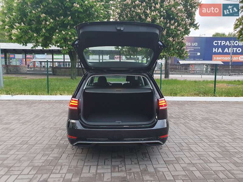 Універсал Volkswagen Golf 2020 в Києві
