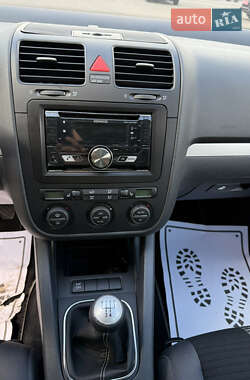 Хэтчбек Volkswagen Golf 2008 в 