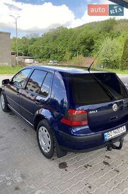 Хетчбек Volkswagen Golf 2001 в 