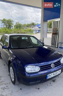 Хетчбек Volkswagen Golf 2001 в 