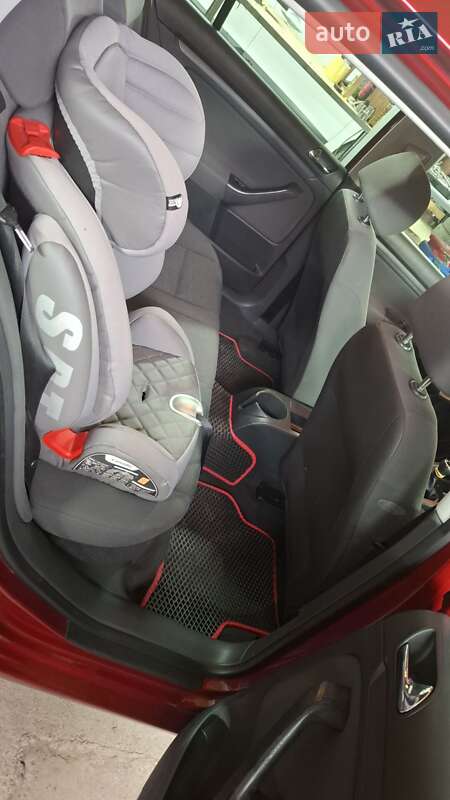 Хэтчбек Volkswagen Golf 2003 в Могилев-Подольске фото 13 Хэтчбек Volkswagen Golf 2003 в Могилев-Подольске