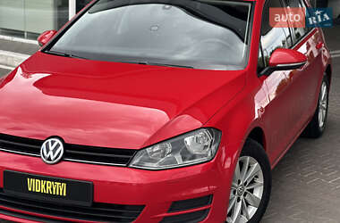 Хетчбек Volkswagen Golf 2016 в 