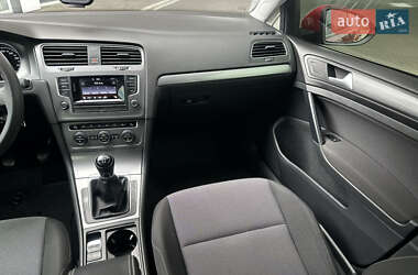 Хетчбек Volkswagen Golf 2016 в 