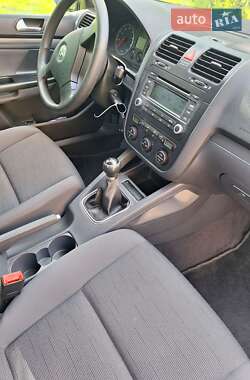 Хетчбек Volkswagen Golf 2005 в 