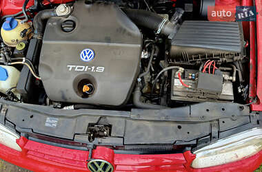 Хетчбек Volkswagen Golf 2001 в 