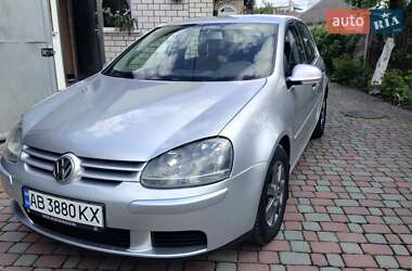 Хетчбек Volkswagen Golf 2004 в Хмільнику