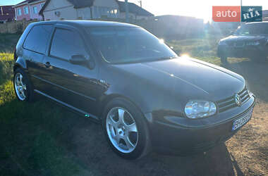 Хэтчбек Volkswagen Golf 2001 в 