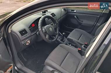 Хетчбек Volkswagen Golf 2004 в 