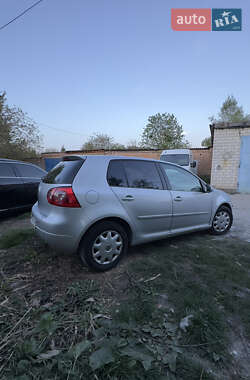 Хэтчбек Volkswagen Golf 2003 в 