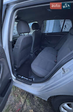 Хэтчбек Volkswagen Golf 2003 в 