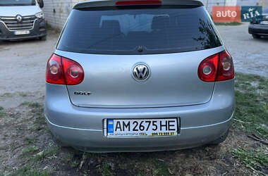 Хэтчбек Volkswagen Golf 2003 в 