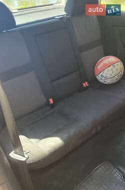 Хетчбек Volkswagen Golf 1998 в 