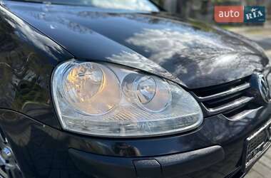 Хетчбек Volkswagen Golf 2004 в 