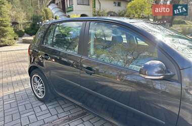 Хетчбек Volkswagen Golf 2004 в 