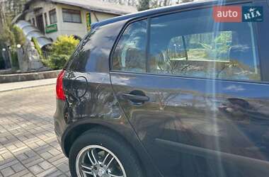 Хетчбек Volkswagen Golf 2004 в 