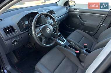 Хетчбек Volkswagen Golf 2004 в 
