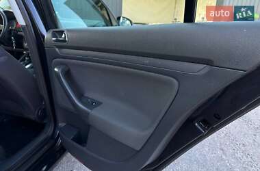 Хетчбек Volkswagen Golf 2004 в 