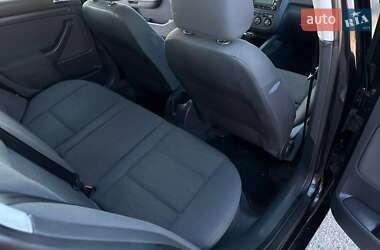 Хетчбек Volkswagen Golf 2004 в 