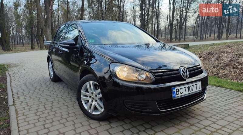Хэтчбек Volkswagen Golf 2009 в 