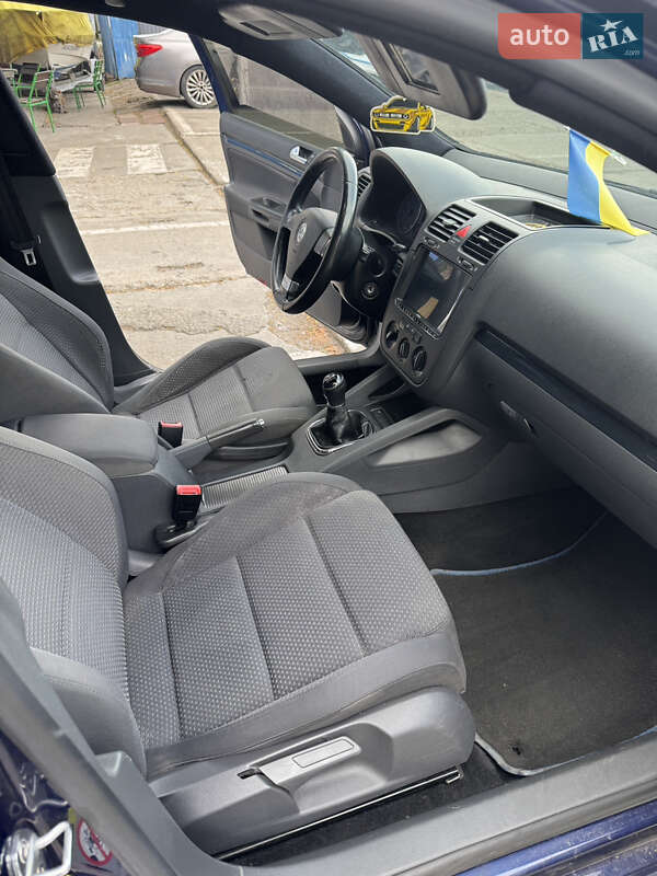 Хетчбек Volkswagen Golf 2006 в Києві