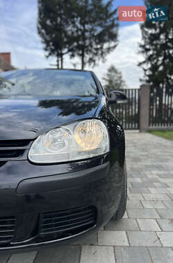 Хетчбек Volkswagen Golf 2004 в 