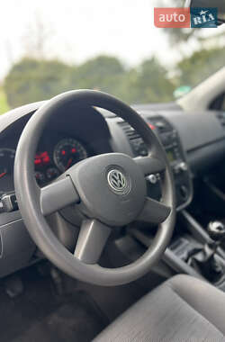 Хетчбек Volkswagen Golf 2004 в 