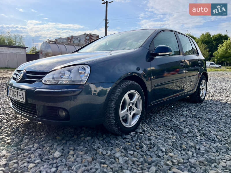Хетчбек Volkswagen Golf 2006 в Чернівцях