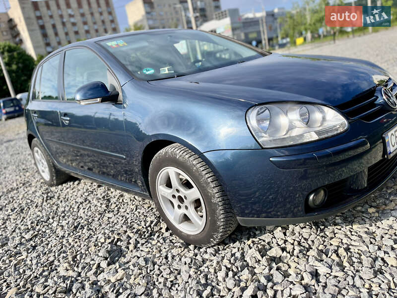 Хетчбек Volkswagen Golf 2006 в Чернівцях