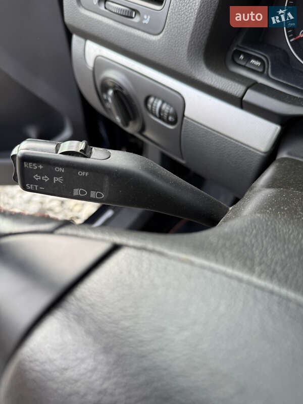 Хетчбек Volkswagen Golf 2006 в Чернівцях