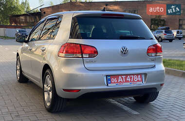 Хетчбек Volkswagen Golf 2010 в 