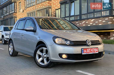 Хетчбек Volkswagen Golf 2010 в 