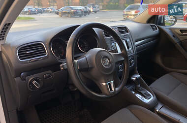 Хетчбек Volkswagen Golf 2010 в 