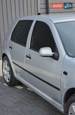 Хетчбек Volkswagen Golf 2000 в 