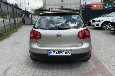 Хетчбек Volkswagen Golf 2005 в 