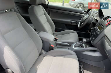 Хетчбек Volkswagen Golf 2005 в 